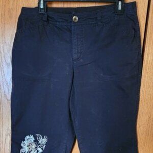 Ladies Croft & Barrow Natural Fit Slimming Black Embroidered Capri Pants 12